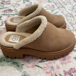 DV by Dolce Vita Women's Brown Fleece-Lined Mules